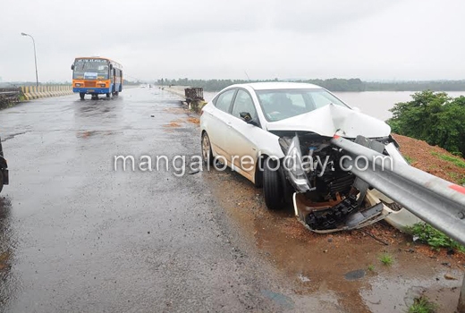 Car crashes in Netravathi bridge 1
